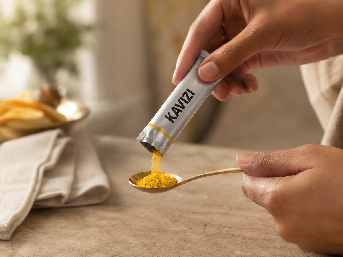Pouring a Kavizi sachet straight onto a spoon